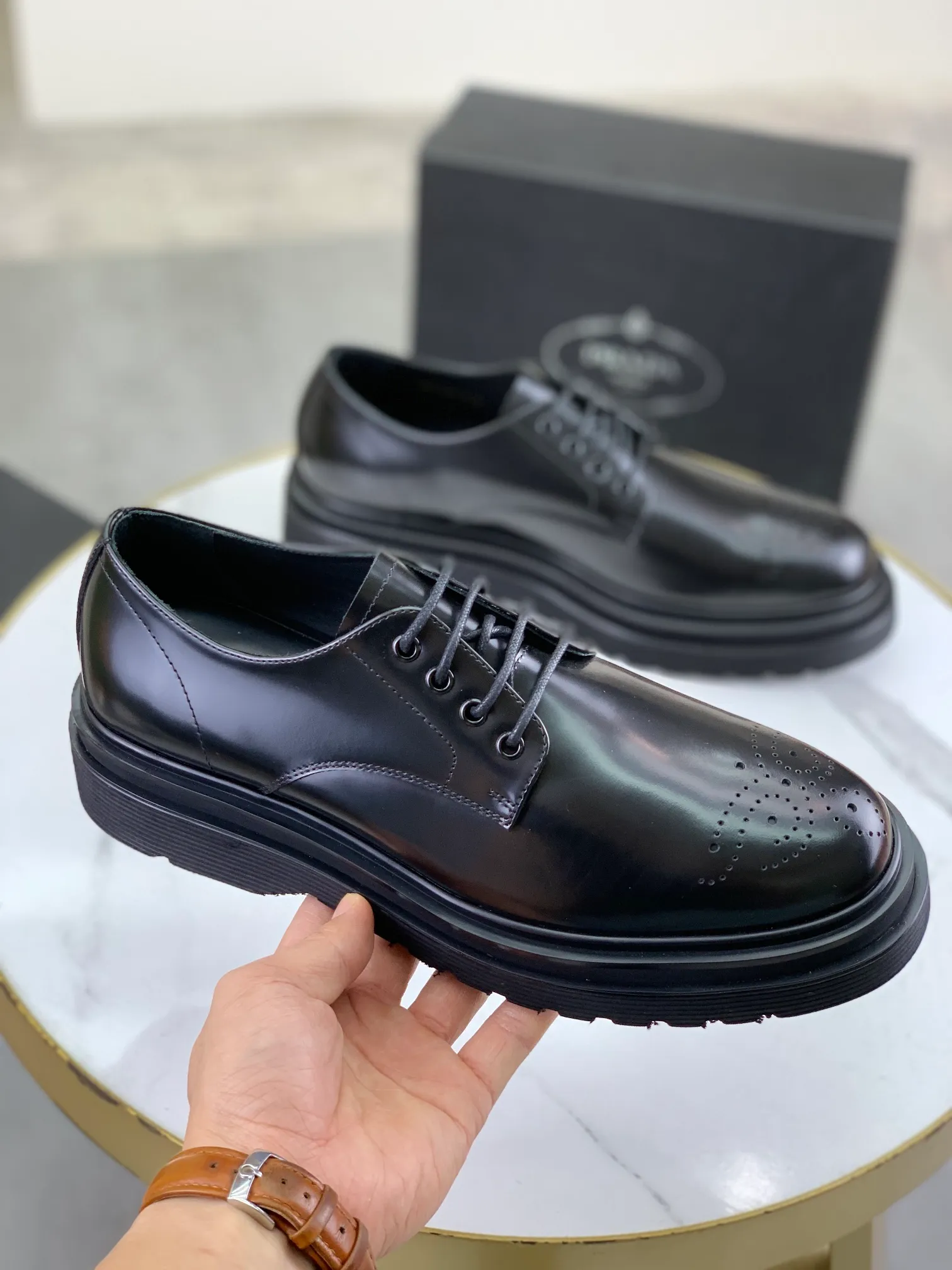Factory price P880 💰Original quality, top version🔱 ＰＲＡＤＡ——Prada. Men's business casual leather shoes, top quality products. 1:1 shipment ⬆️Luxurious and noble👞All imported original color-rubbed open edge beads, just to create a more comfortable wearing body Tested, upper: original comfortable open-edge bead-rubbed calf leather ➕Top imported water-dyed full cow lining, original light and comfortable TPU foam combination bottom ✔️Code number: 39-44 (38.45 can be customized)